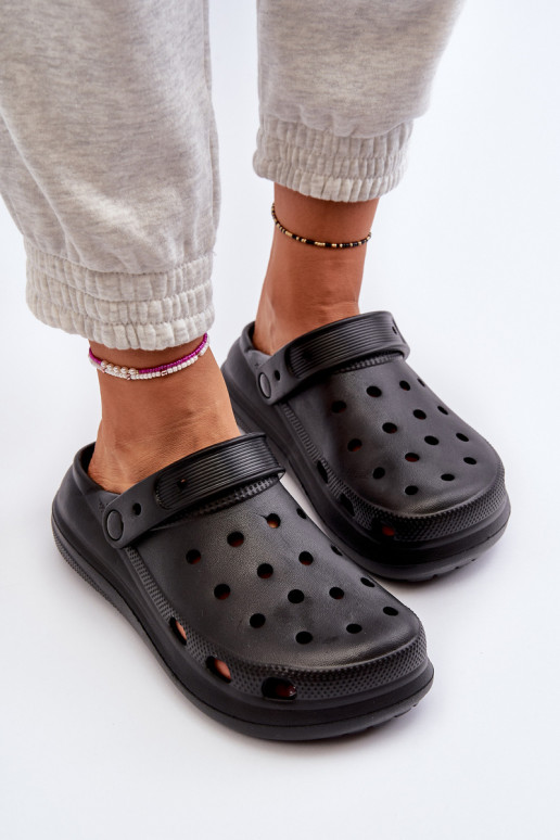 Ľahké papuče čiernej farby Ilariana Ľahké papuče čiernej farby Ilariana