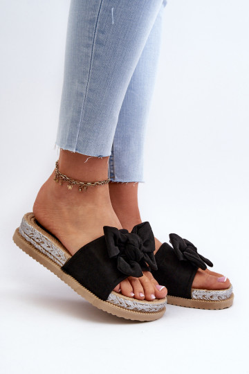 Papuče na platforme Aflia so stuhami v čiernej farbe