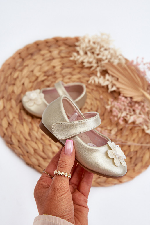 Balerínky Detské so zapínaním na zapínanie s ornamentami v zlatej farbe Serinde