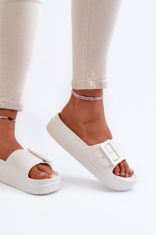 Ľahké šľapky s prackou platformou Big Star NN274A661 bielej farby Ľahké šľapky s prackou platformou Big Star NN274A661 bielej farby