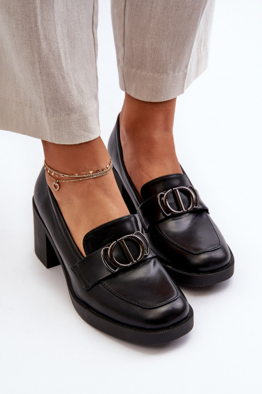 topánky na podpätku s ornamentami v čiernej farbe Nedarea