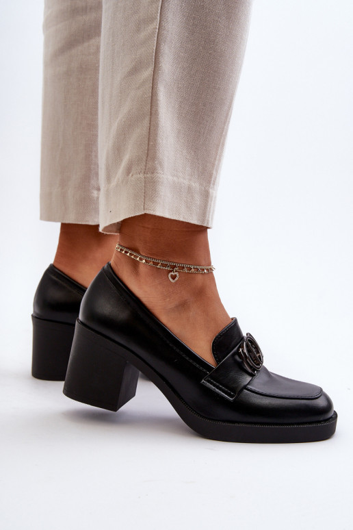 topánky na podpätku s ornamentami v čiernej farbe Nedarea