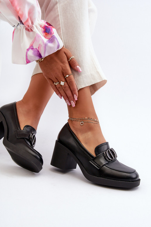 topánky na podpätku s ornamentami v čiernej farbe Nedarea