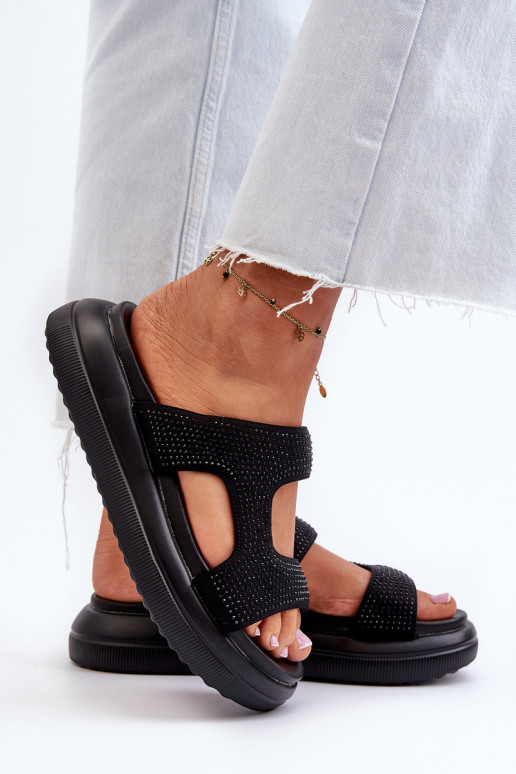 Zdobené dámske šľapky na platforme v čiernej farbe Jestella