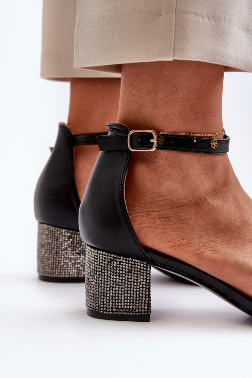 Dámske sandále z eko kože Zdobionym Obcasie čiernej farby Wiatalia Dámske sandále z eko kože Zdobionym Obcasie čiernej farby Wiatalia