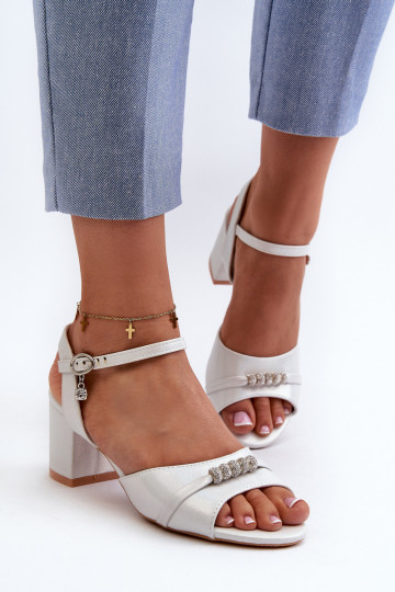 Dámske sandále Eko na podpätku s krásnymi detailmi v striebornej farbe Narhi