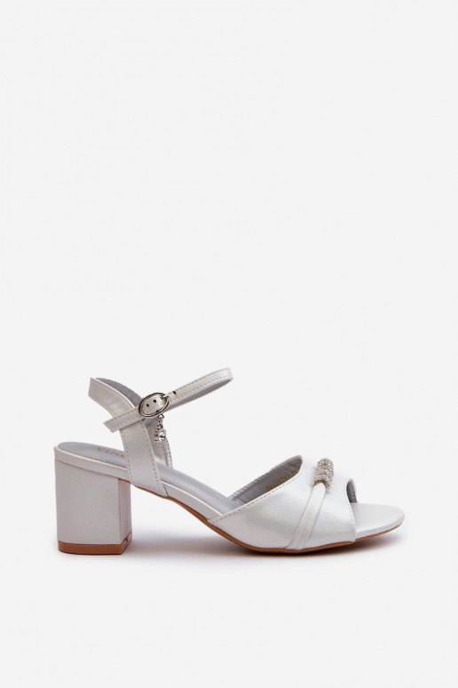 Dámske sandále Eko na podpätku s krásnymi detailmi v striebornej farbe Narhi
