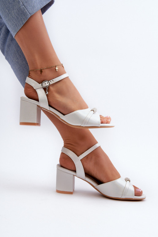 Dámske sandále Eko na podpätku s krásnymi detailmi v striebornej farbe Narhi