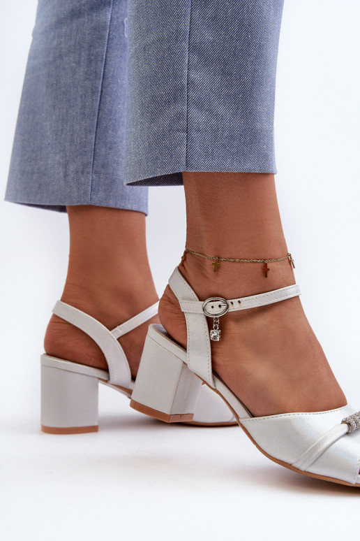 Dámske sandále Eko na podpätku s krásnymi detailmi v striebornej farbe Narhi