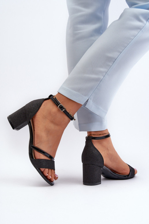 Lesklé sandále na nízkom podpätku čiernej farby Ploemis Lesklé sandále na nízkom podpätku čiernej farby Ploemis