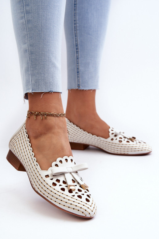 Prelamované balerínky so stuhami v bielej farbe Unstable