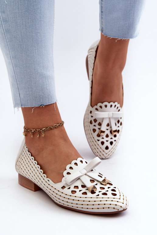 Prelamované balerínky so stuhami v bielej farbe Unstable