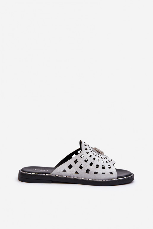 s leskom Dámske papuče na širokých podpätkoch s ornamentami striebornej farby Ebirena