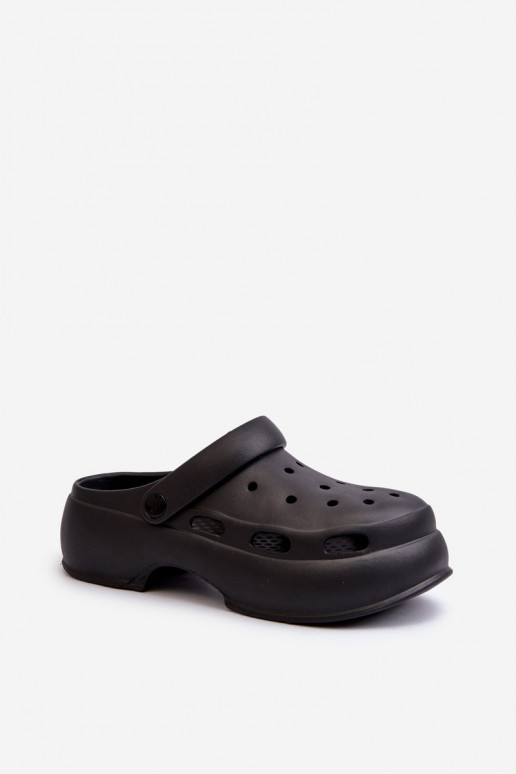 Ľahké papuče Dámske papuče s módnou masívnou podrážkou v čiernej farbe Danollia