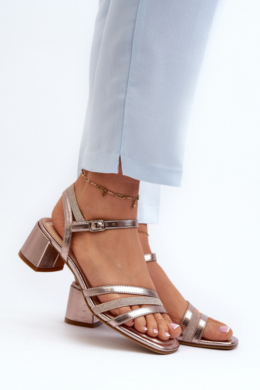 Dámske sandále na nízkom podpätku vyrobené z ekokože Sergio Leone SK046 farby ružového zlata Dámske sandále na nízkom podpätku vyrobené z ekokože Sergio Leone SK046 farby ružového zlata