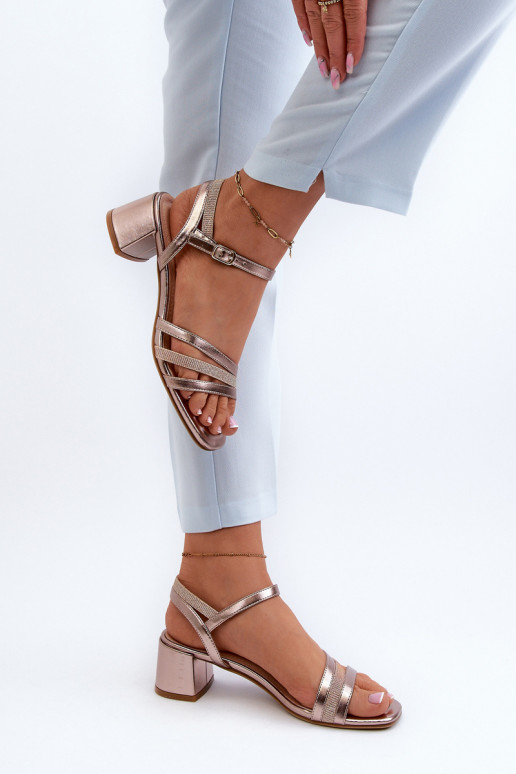 Dámske sandále na nízkom podpätku vyrobené z ekokože Sergio Leone SK046 farby ružového zlata Dámske sandále na nízkom podpätku vyrobené z ekokože Sergio Leone SK046 farby ružového zlata