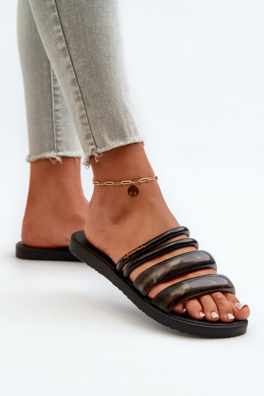 Dámske ploché gumené papuče 26727 Ipanema Puffer Tiras Fem čierna farba Dámske ploché gumené papuče 26727 Ipanema Puffer Tiras Fem čierna farba