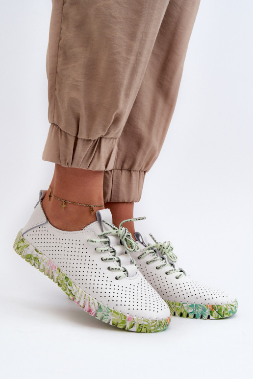 Topánky Sznurowe v bielej farbe Farnalea