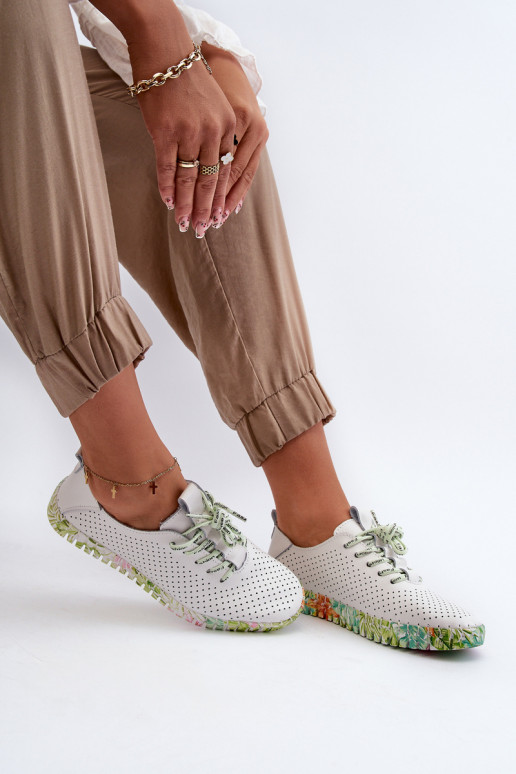 Topánky Sznurowe v bielej farbe Farnalea