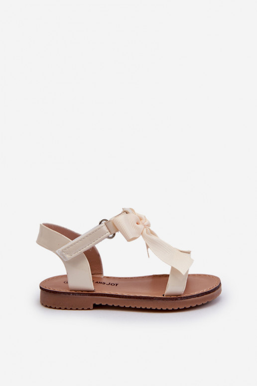 Lakované sandále Joratia pre deti so stuhami a nalepovacím zapínaním vo farbe slonovej kosti