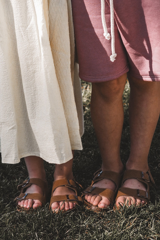 sandále Detská platforma so zapínaním hnedej farby Rorria