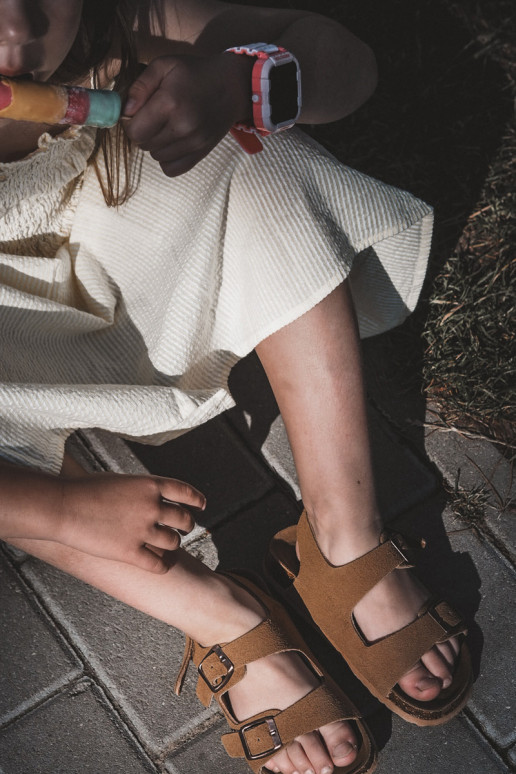 sandále Detská platforma so zapínaním hnedej farby Rorria