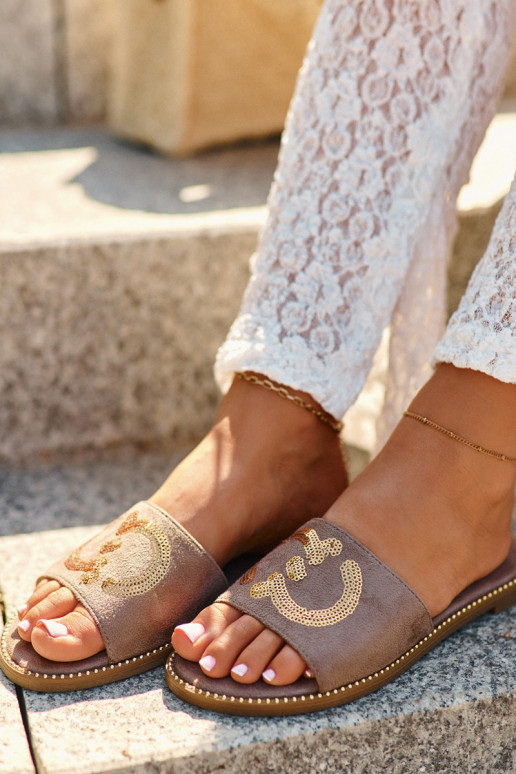 Dámske ploché papuče s lesklými šupinami S.Barski KV27-052 hnedá farba Dámske ploché papuče s lesklými šupinami S.Barski KV27-052 hnedá farba