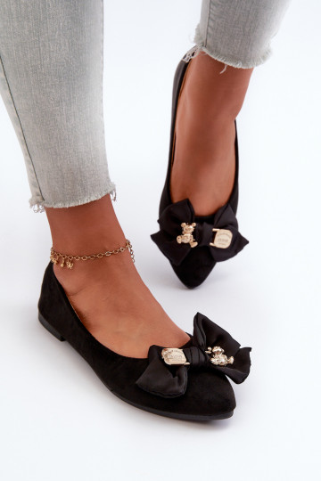 Dámske eko semišové balerínky so stuhami I Broszka čiernej farby Satris