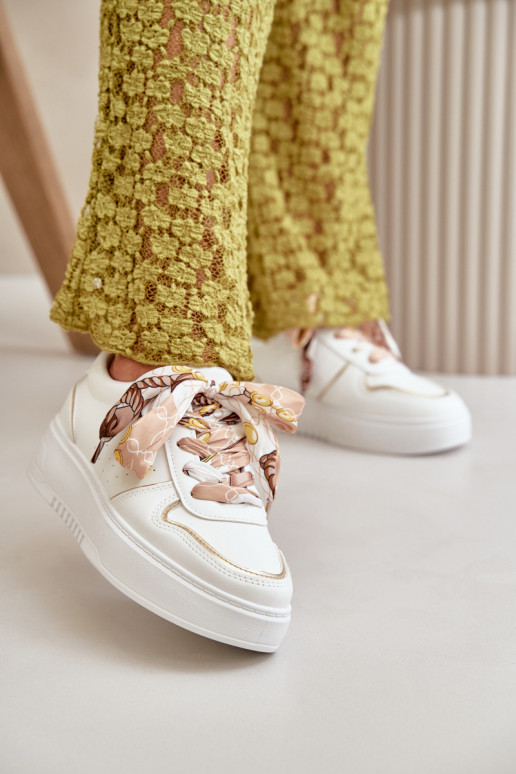 Tenisky model obuvi Dámske s platformou S Ornatem Šnurovaniem biela farba Mistra Tenisky model obuvi Dámske s platformou S Ornatem Šnurovaniem biela farba Mistra