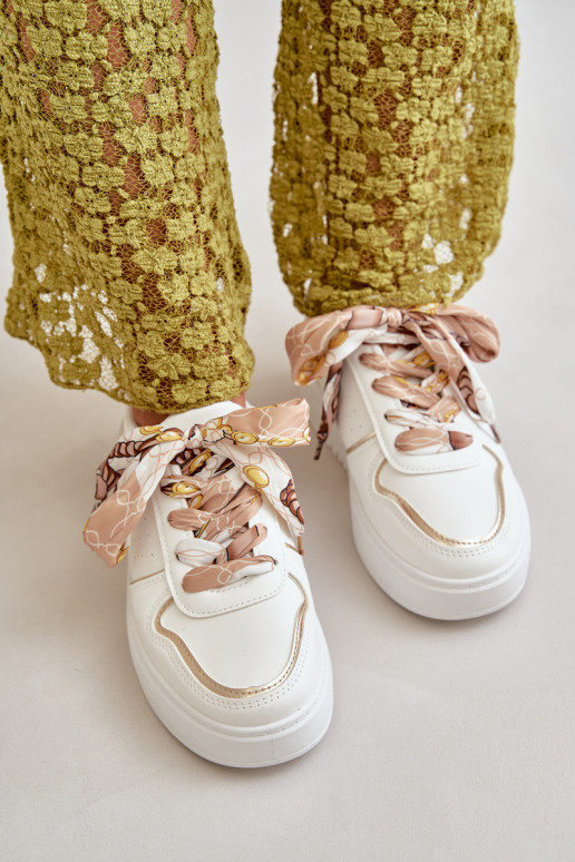 Tenisky model obuvi Dámske s platformou S Ornatem Šnurovaniem biela farba Mistra Tenisky model obuvi Dámske s platformou S Ornatem Šnurovaniem biela farba Mistra