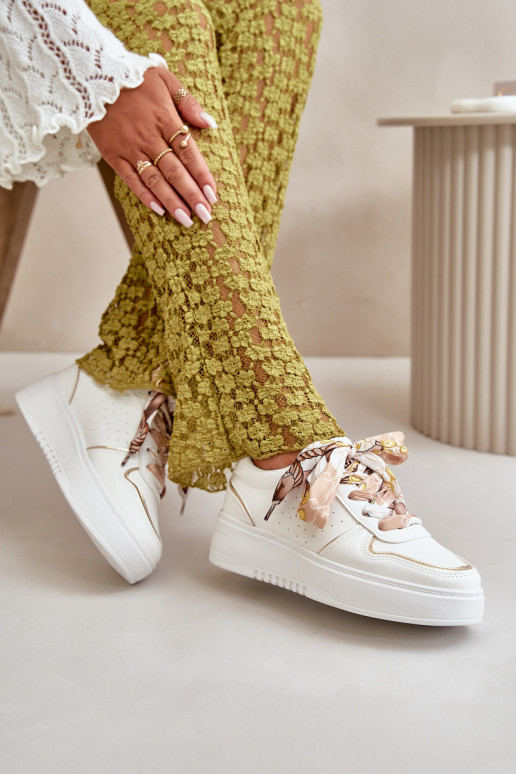 Tenisky model obuvi Dámske s platformou S Ornatem Šnurovaniem biela farba Mistra Tenisky model obuvi Dámske s platformou S Ornatem Šnurovaniem biela farba Mistra