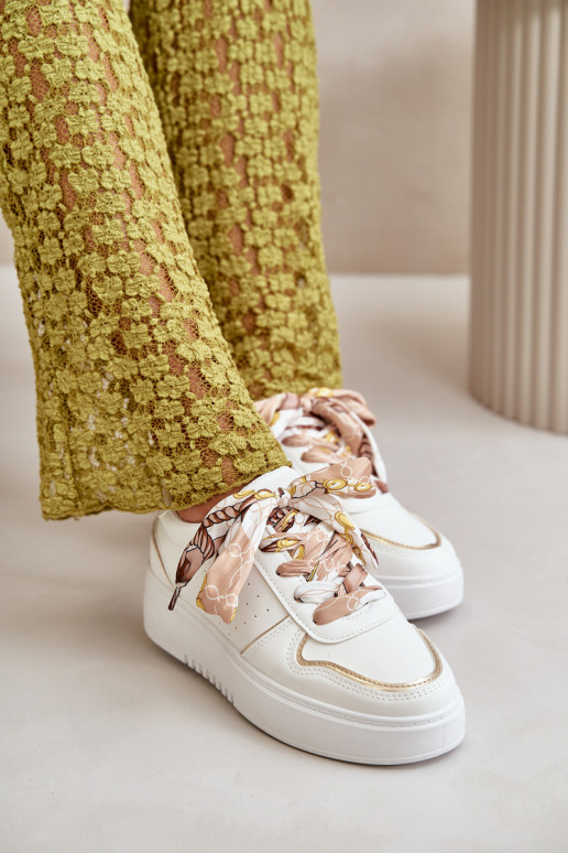 Tenisky model obuvi Dámske s platformou S Ornatem Šnurovaniem biela farba Mistra Tenisky model obuvi Dámske s platformou S Ornatem Šnurovaniem biela farba Mistra