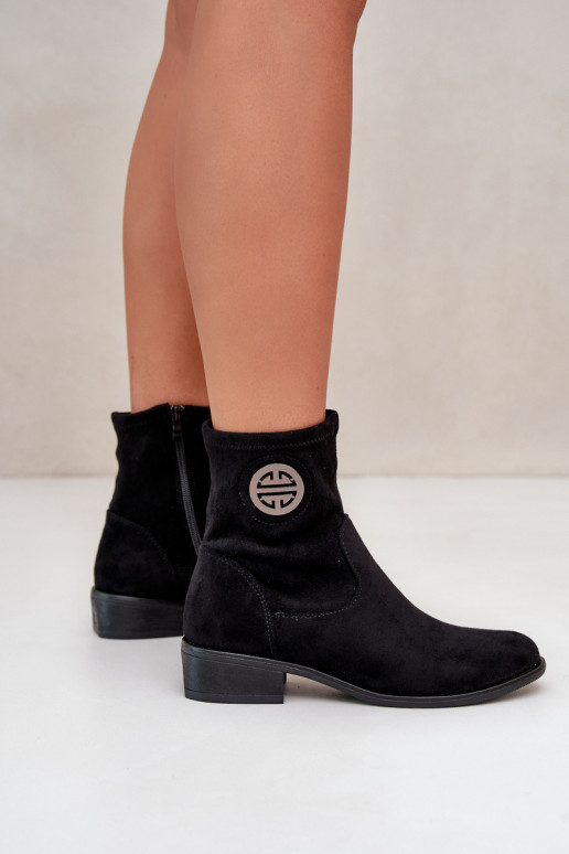 Dámske čižmy Upevnené Zapnuté Hrad S Ornatem Detalem z eko semišuoIne čierna Lerioria Dámske čižmy Upevnené Zapnuté Hrad S Ornatem Detalem z eko semišuoIne čierna Lerioria