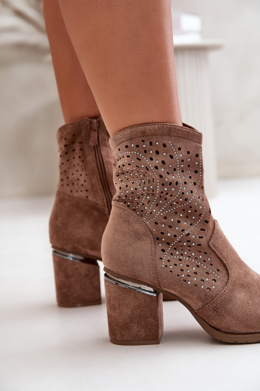 Zdobené s prvkami prelamovania Dámske čižmy Z z eko semišuu Hnedá farba S.Barski HY42-029 Zdobené s prvkami prelamovania Dámske čižmy Z z eko semišuu Hnedá farba S.Barski HY42-029