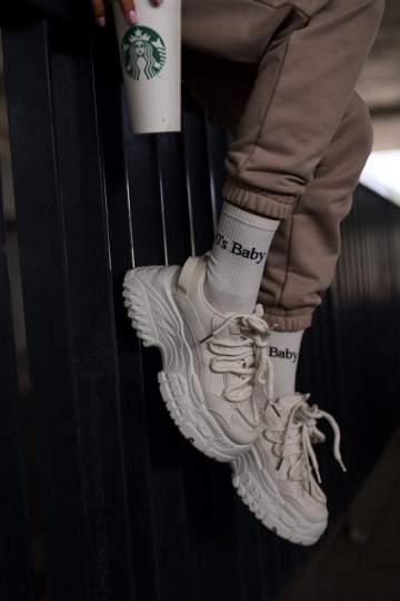 Tenisky model topánok Dámske s módnou masívnou podrážkou vo farbe ivory Nevela