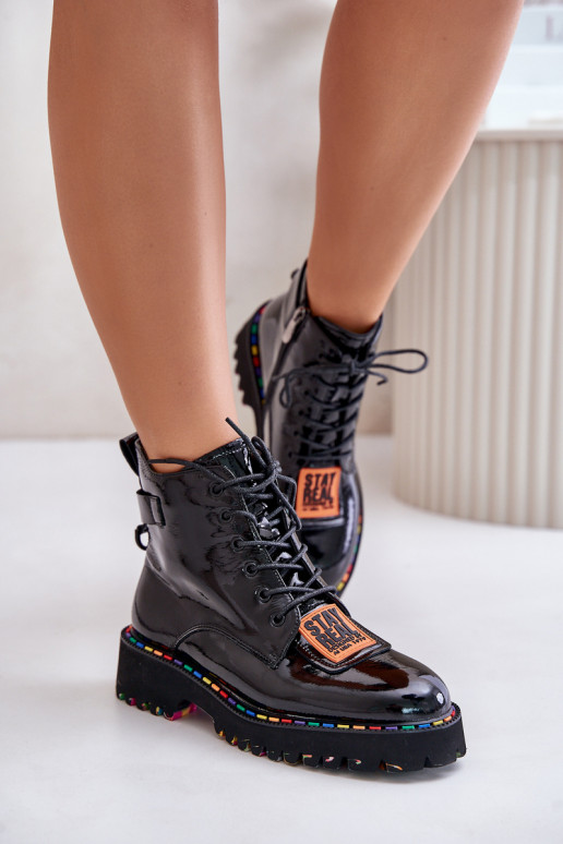 Lakované čižmy v čiernej farbe,... Lakované čižmy v čiernej farbe,...