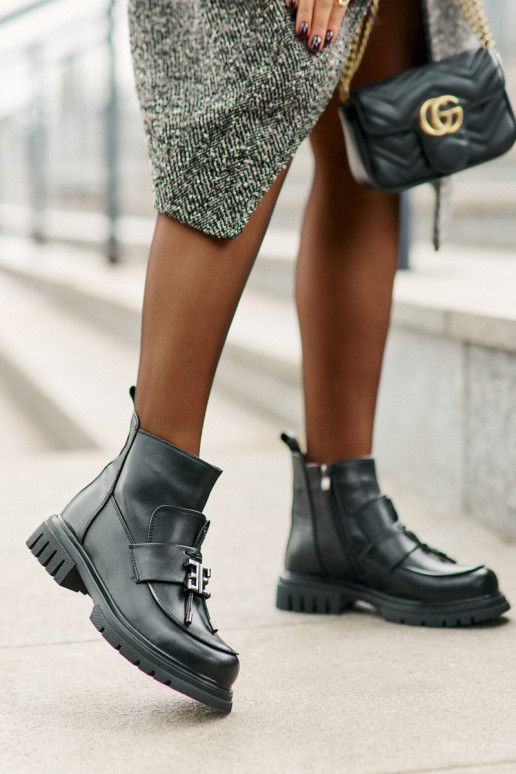 Kožené zateplené čižmy s ornamentmi... Kožené zateplené čižmy s ornamentmi...