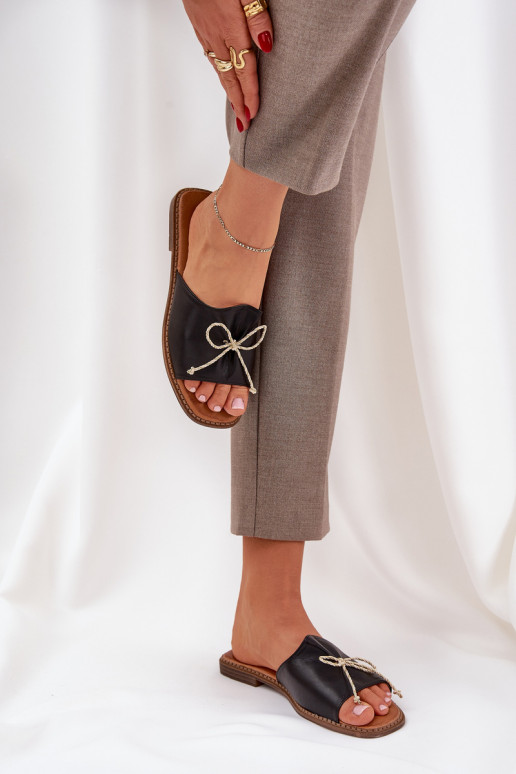 Papuče Zapnuté rovnej podrážke ozdobiť Kokardką čierna Deonelis Papuče Zapnuté rovnej podrážke ozdobiť Kokardką čierna Deonelis