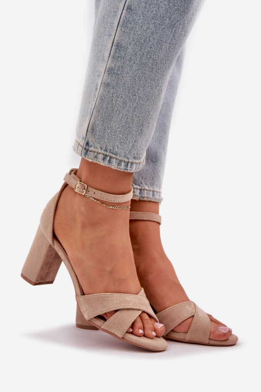 sandále Zapnuté SłupkoInym Obcasie Z z eko semišuu béžová Saniffia