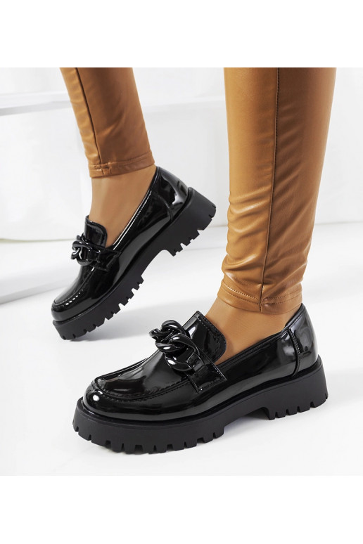 Čierne lakované topánky s hrubou...