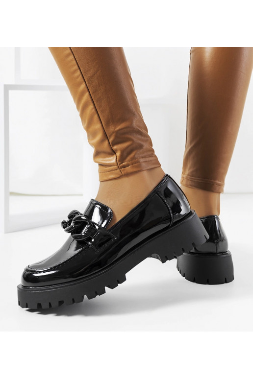 Čierne lakované topánky s hrubou...