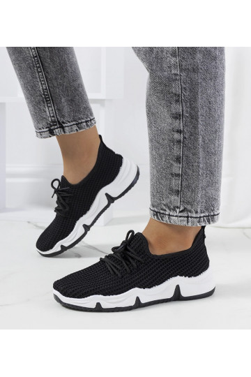 Čierne športové tenisky...