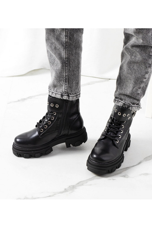 Čierne členkové čižmy s trapézovou...