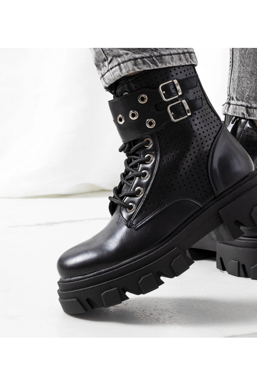 Čierne členkové čižmy s trapézovou...