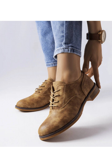 Hnedé perforované topánky...