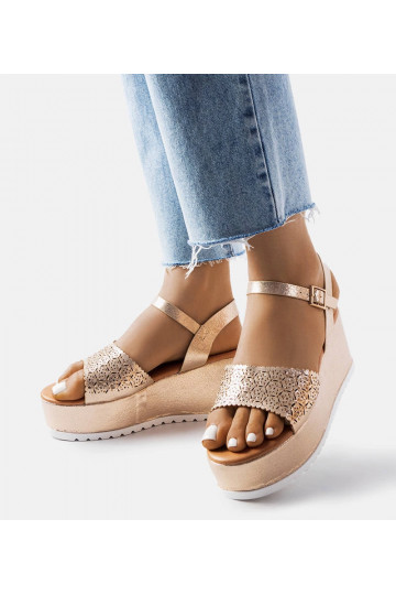 Zlaté prelamované sandále...