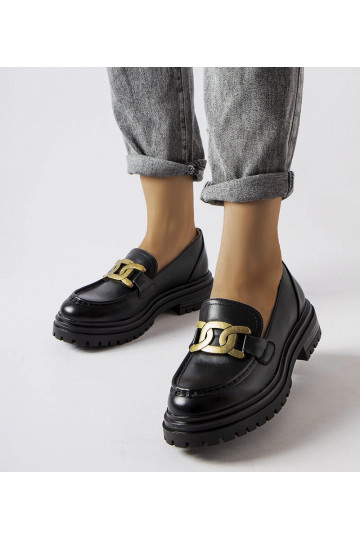 Čierne mokasíny zdobené...