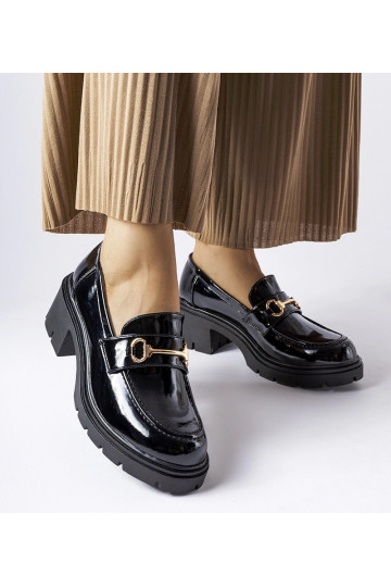 Čierne lakované topánky...