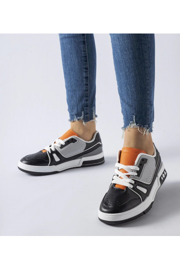 Čierne topánky s oranžovým...