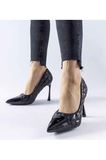 Čierne prešívané podpätky...